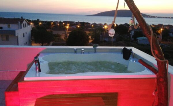 150 x 200 V 65 Pravougaona Jacuzzi kada